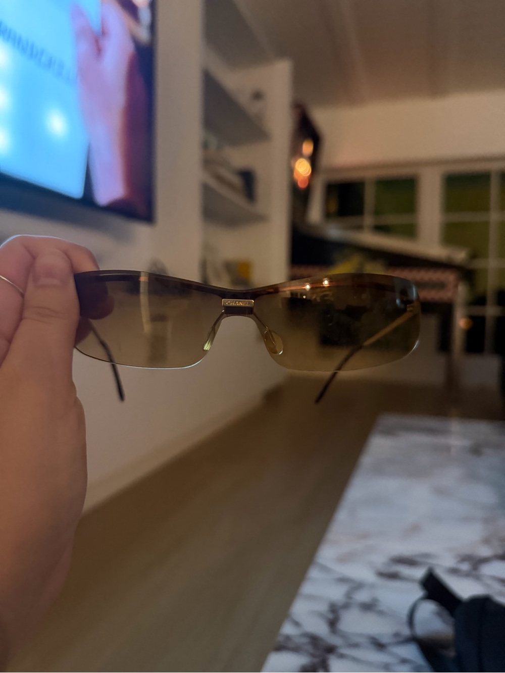 CHANEL Vintage 4043 Rimless Sunglasses - Picture 4 of 8